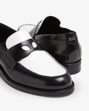 Load image into Gallery viewer, Wirdo Loafers | Unisex Loafers White | GCDS®