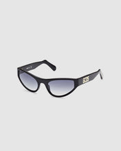 Load image into Gallery viewer, GD0024 CAT-EYE SUNGLASSES: Unisex Sunglasses Black | GCDS
